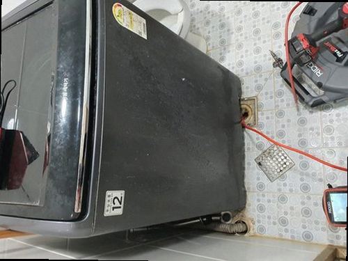 관악구 하수구막힘 관로 세척 후 배수 상태를 확인하는 점검 장면